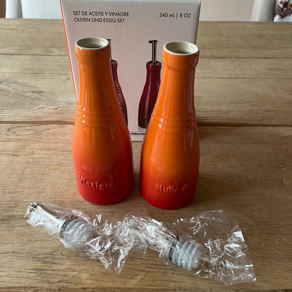 NEW Le Creuset Stoneware Classic 8 oz Oil & Vinegar Set Flame Orange - Picture 3 of 12